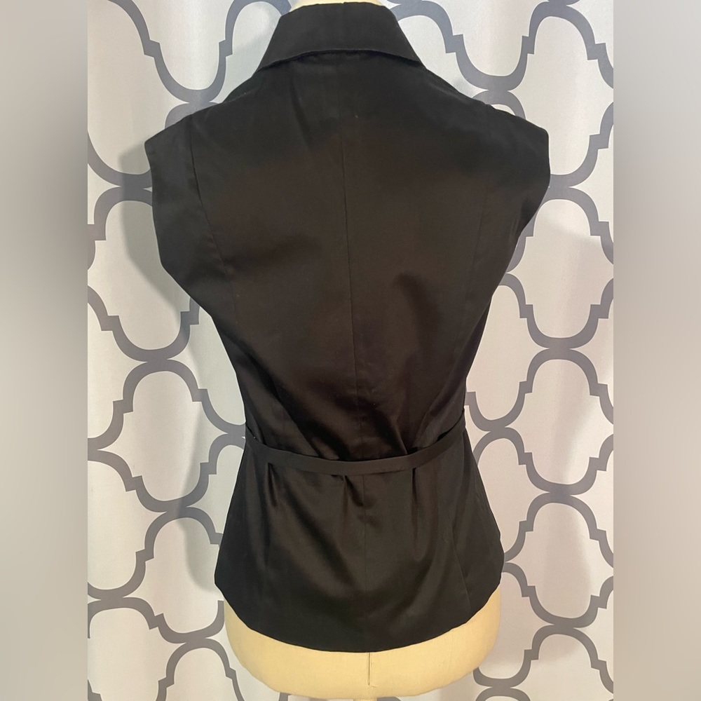 🤍shirt-style black vest from the Limited🤍 - Picture 2 of 7